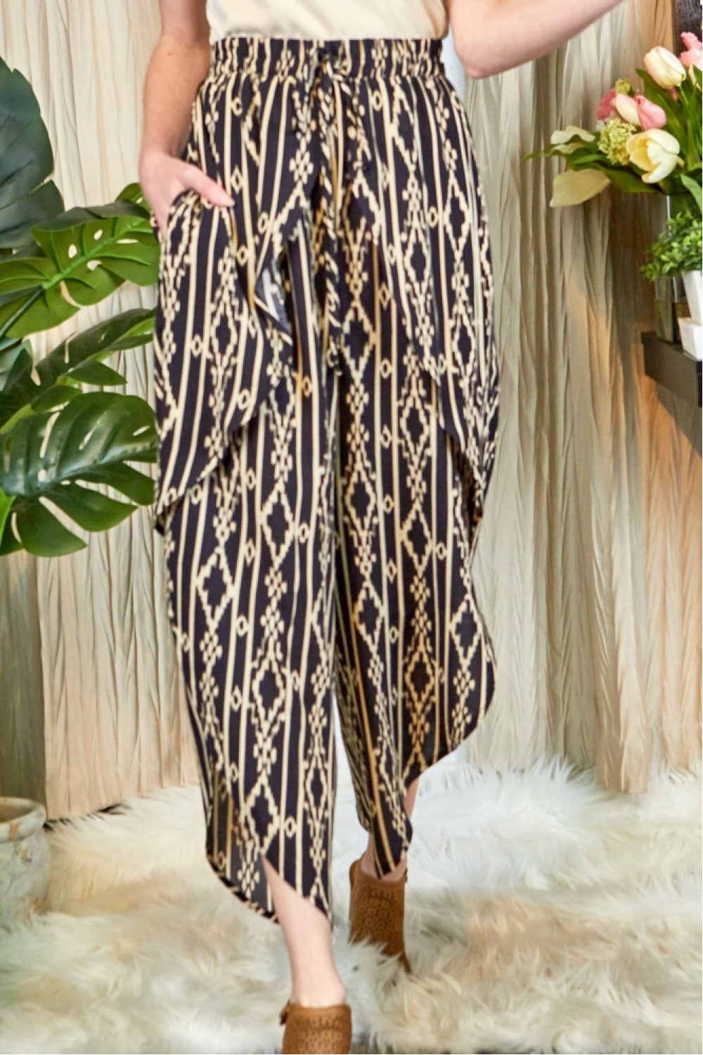 #12796 Azteka Print Woven Pants - Black