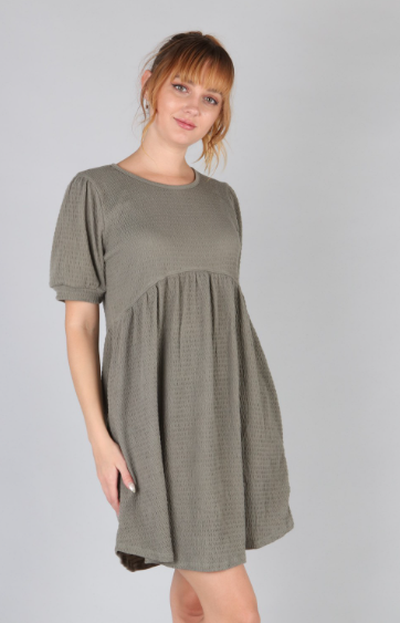 #18524 Pointed Mid-Length Knit Dress