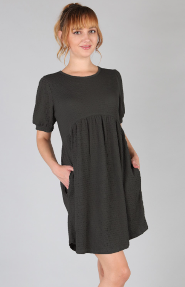 #18524 Pointed Mid-Length Knit Dress