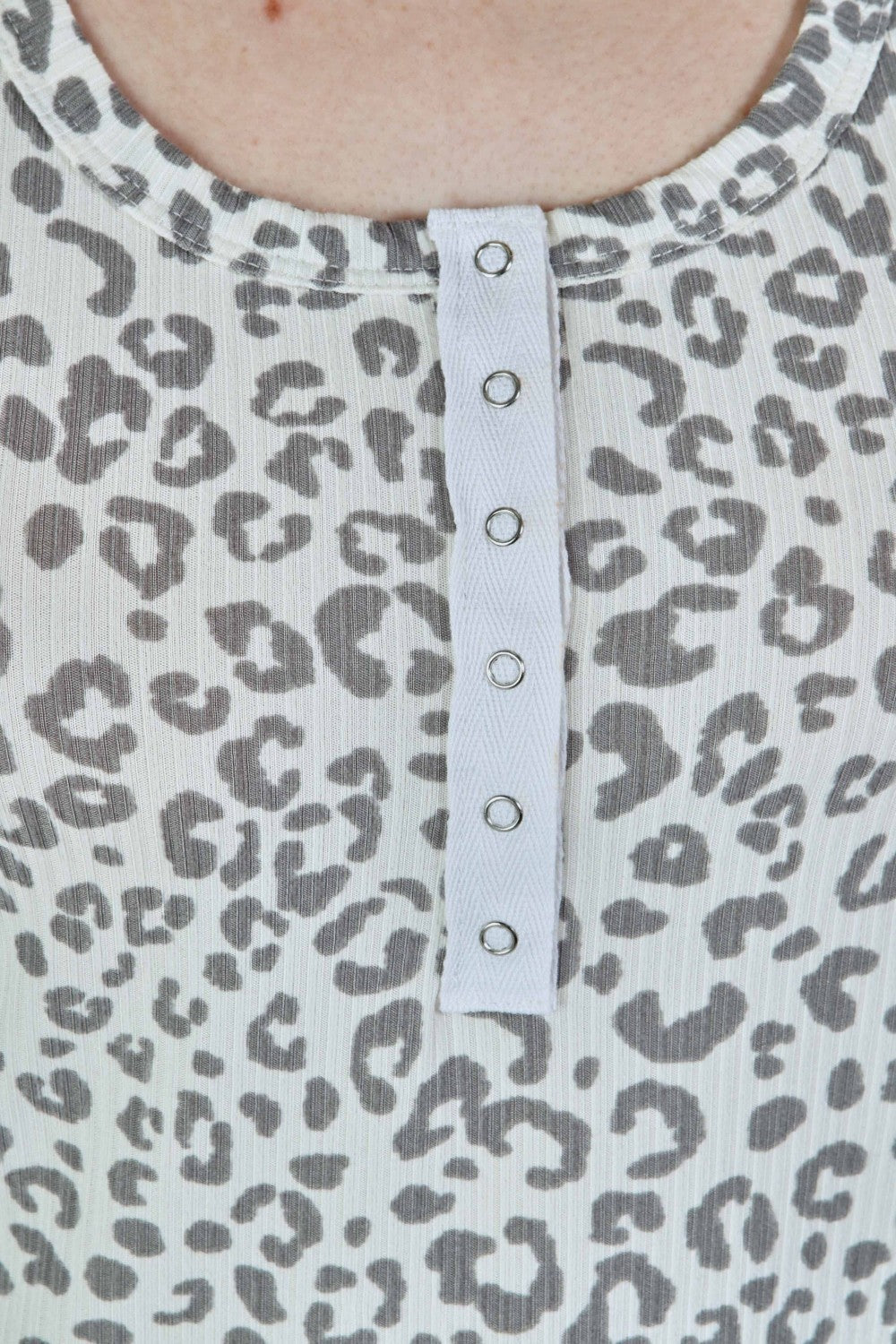 P18256 Animal Print Snap Button Tank Top - Ivory & Gray