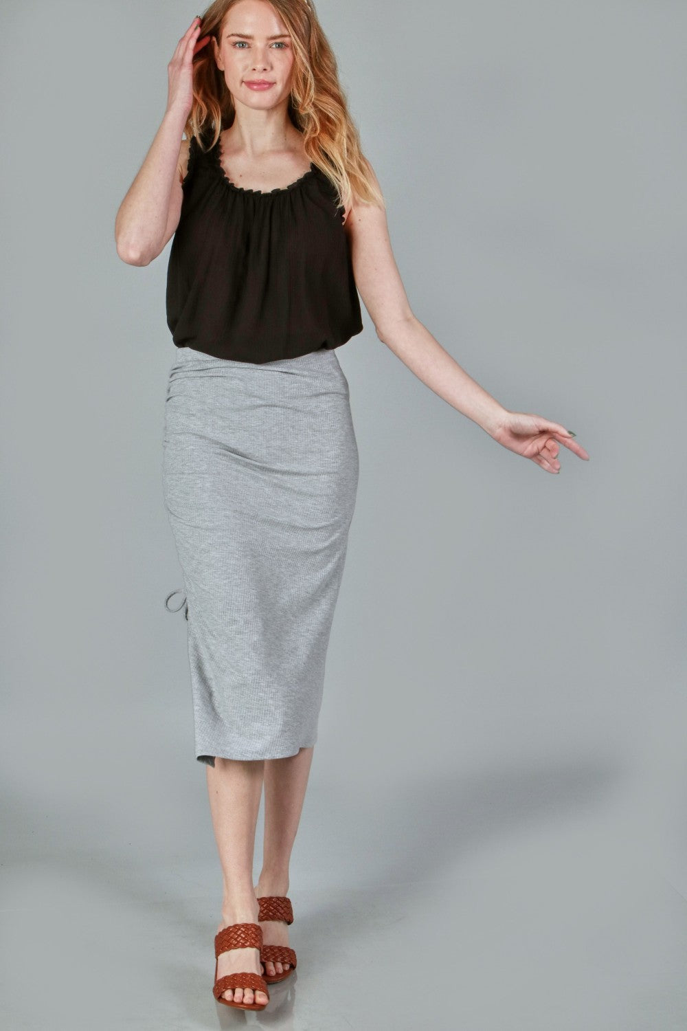 P18264 Solid Rib One-Sided Ruching Skirt - Gray / Black