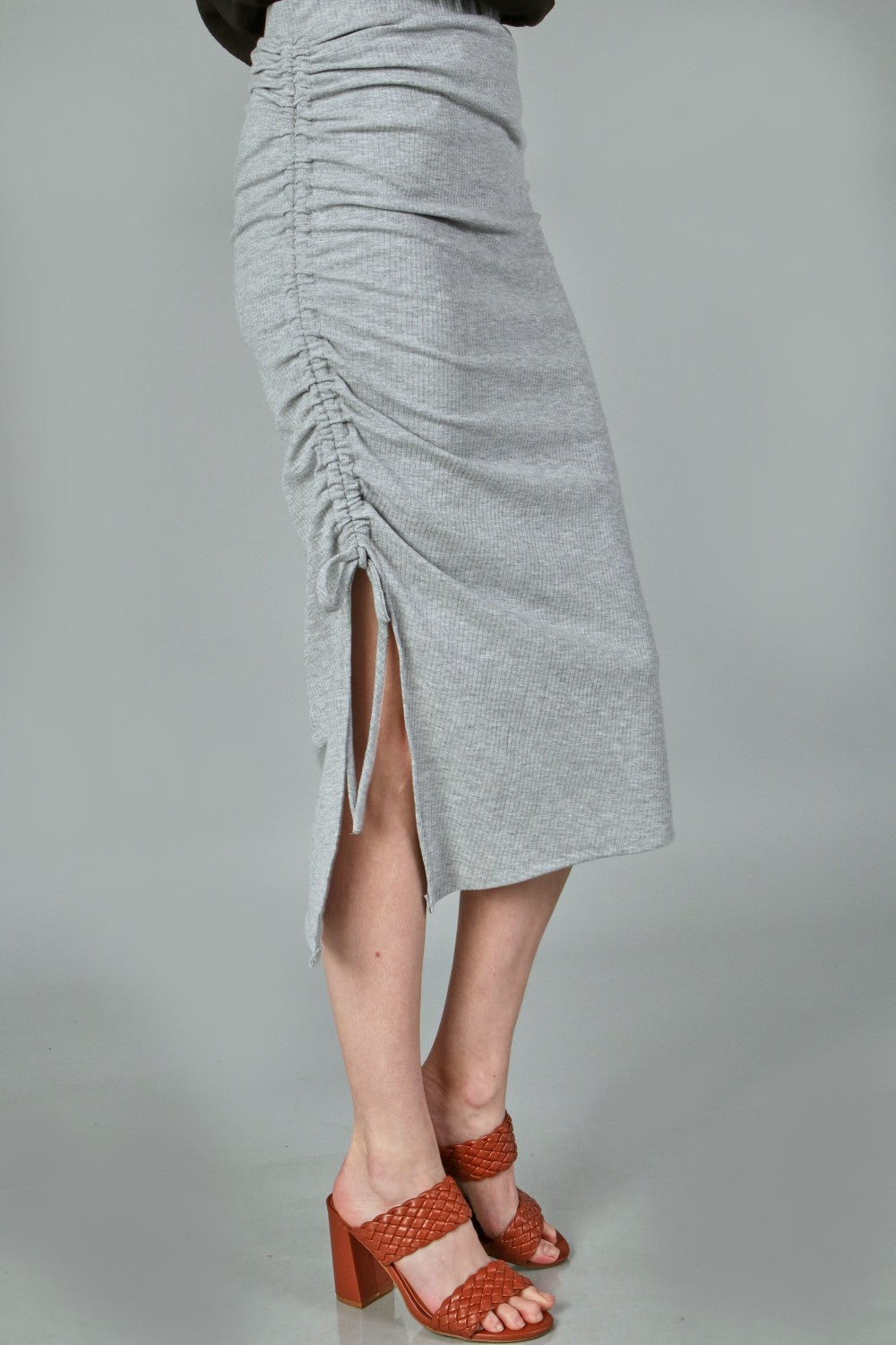 P18264 Solid Rib One-Sided Ruching Skirt - Gray / Black