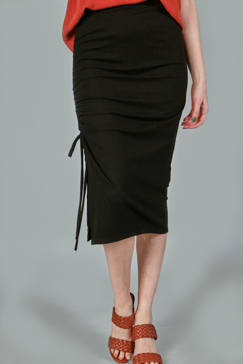 P18264 Solid Rib One-Sided Ruching Skirt - Gray / Black